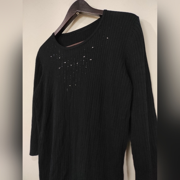 Black 3/4 Sleeve Top - Picture 11 of 15